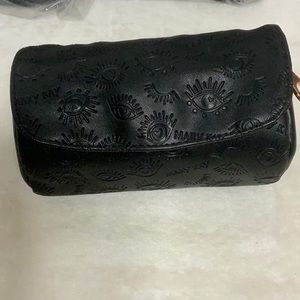 🙌🏻💕 Cutest bag I have seen yet. Clutch / makeup NWT